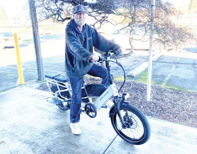 photo of wayne on his ebike