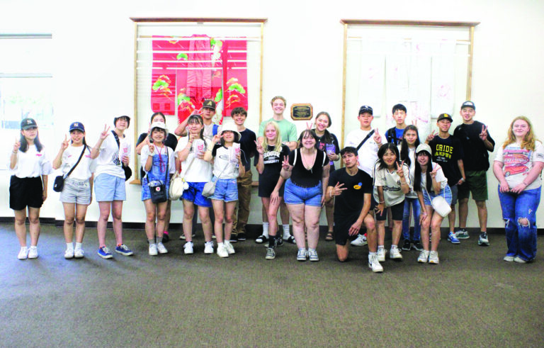 photo of kids from Showa Japan and Eagle Point high school.