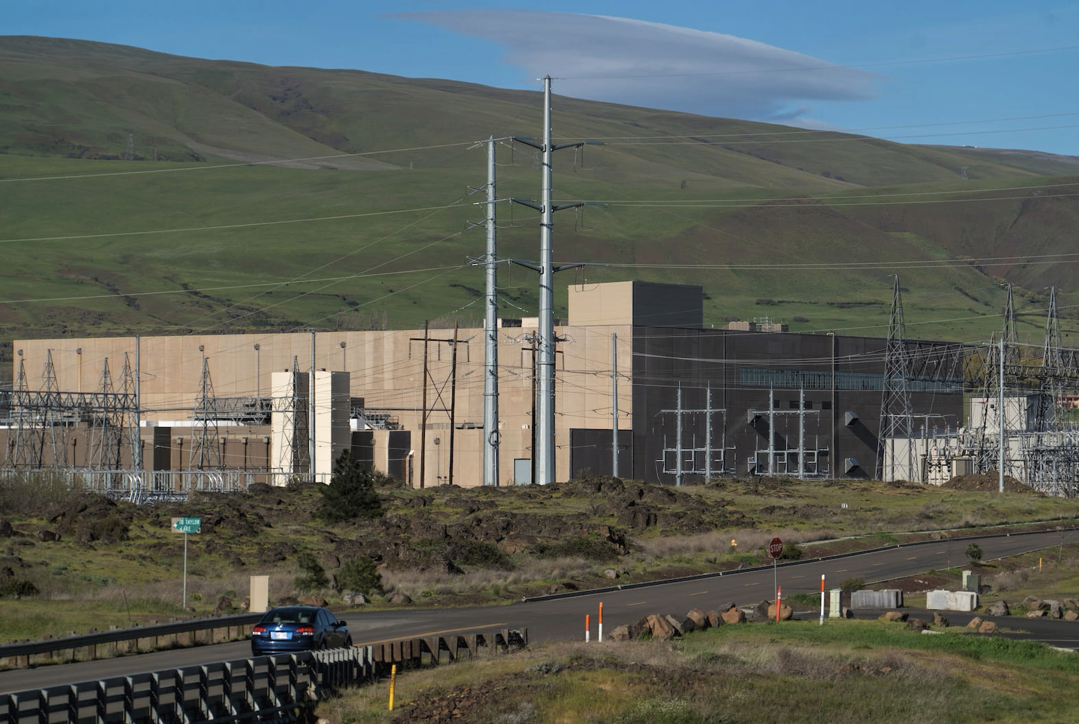 photo of a data center in oregon