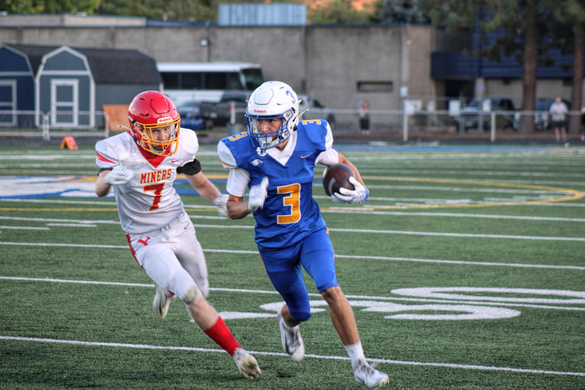 photo of a high school football game.